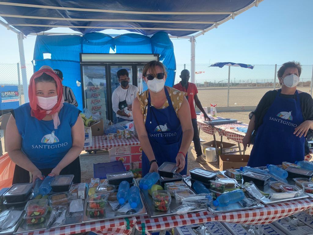 Een oase van vrede en vriendschap op Cyprus voor migranten: eten in de Tent van de Vriendschap, School van de Vrede, culturele bezoeken en Engelse les voor kinderen